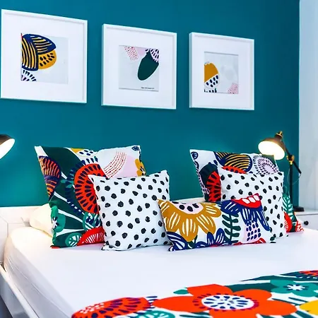 Niko's Charming With Free Parking Apartment *
